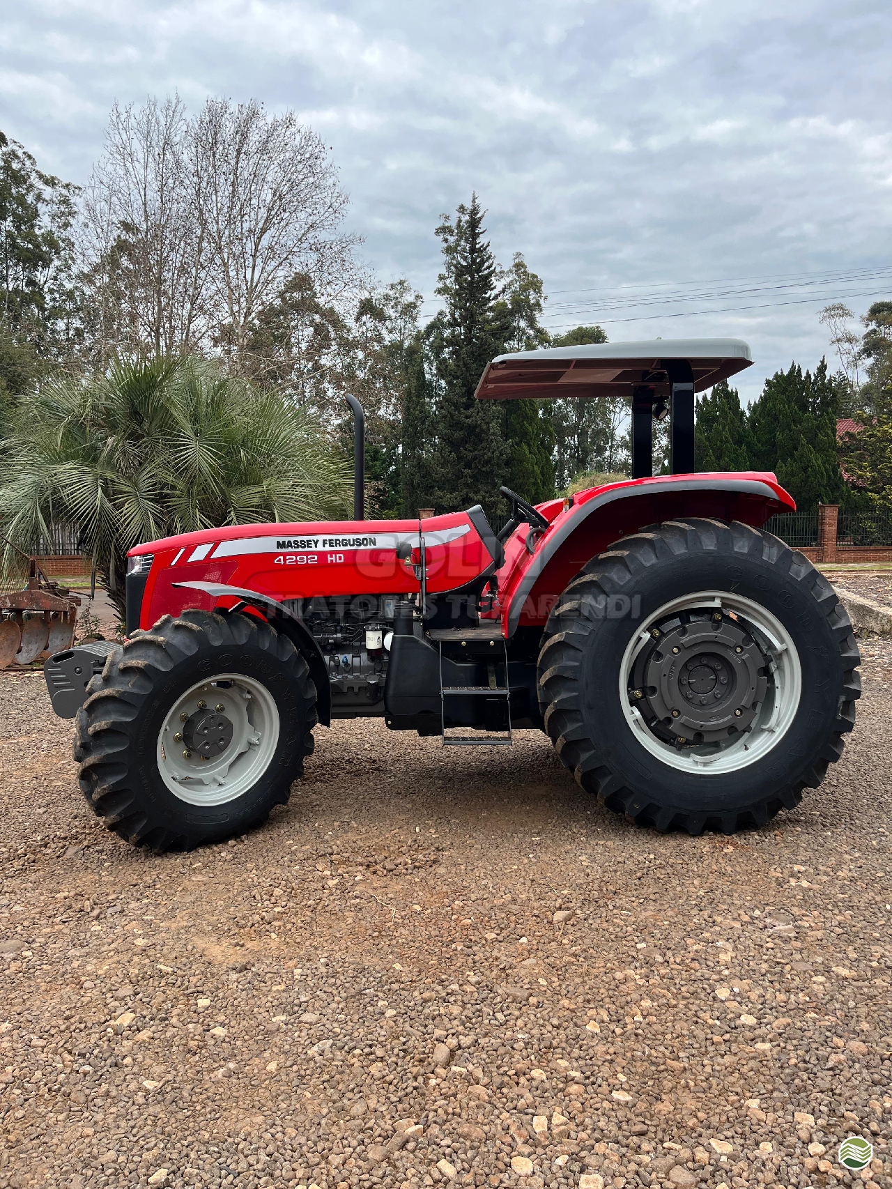 TRATOR MASSEY FERGUSON MF 4292 Tração 4x4 Golin Tratores TUPARENDI RIO GRANDE DO SUL RS